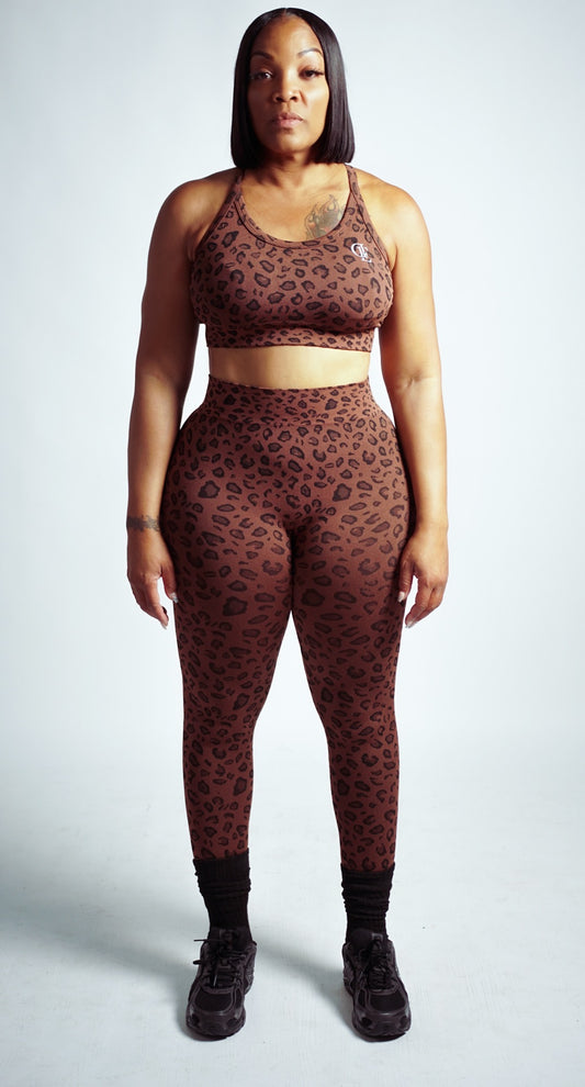 Maison Sauvage Set - Stylish Athleisure Wear for Women front point view 